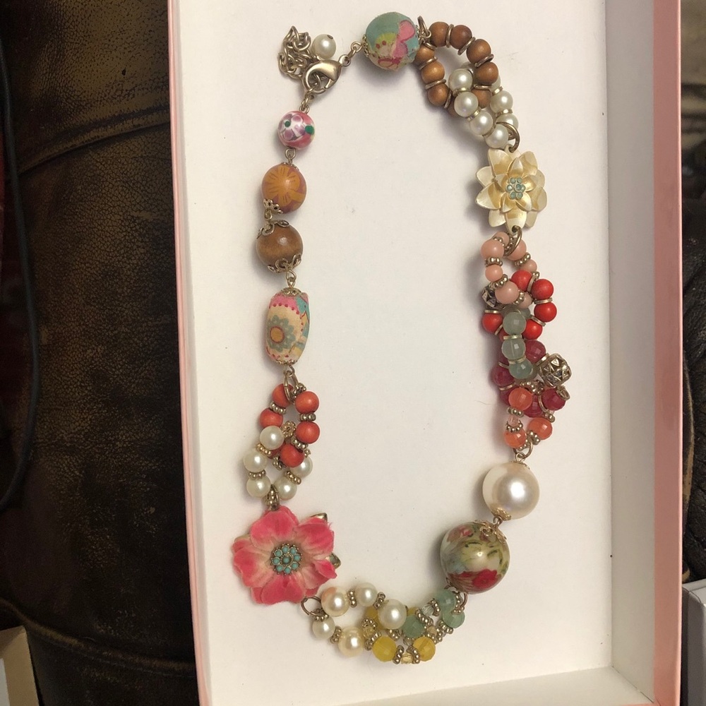 Flower and bead necklace